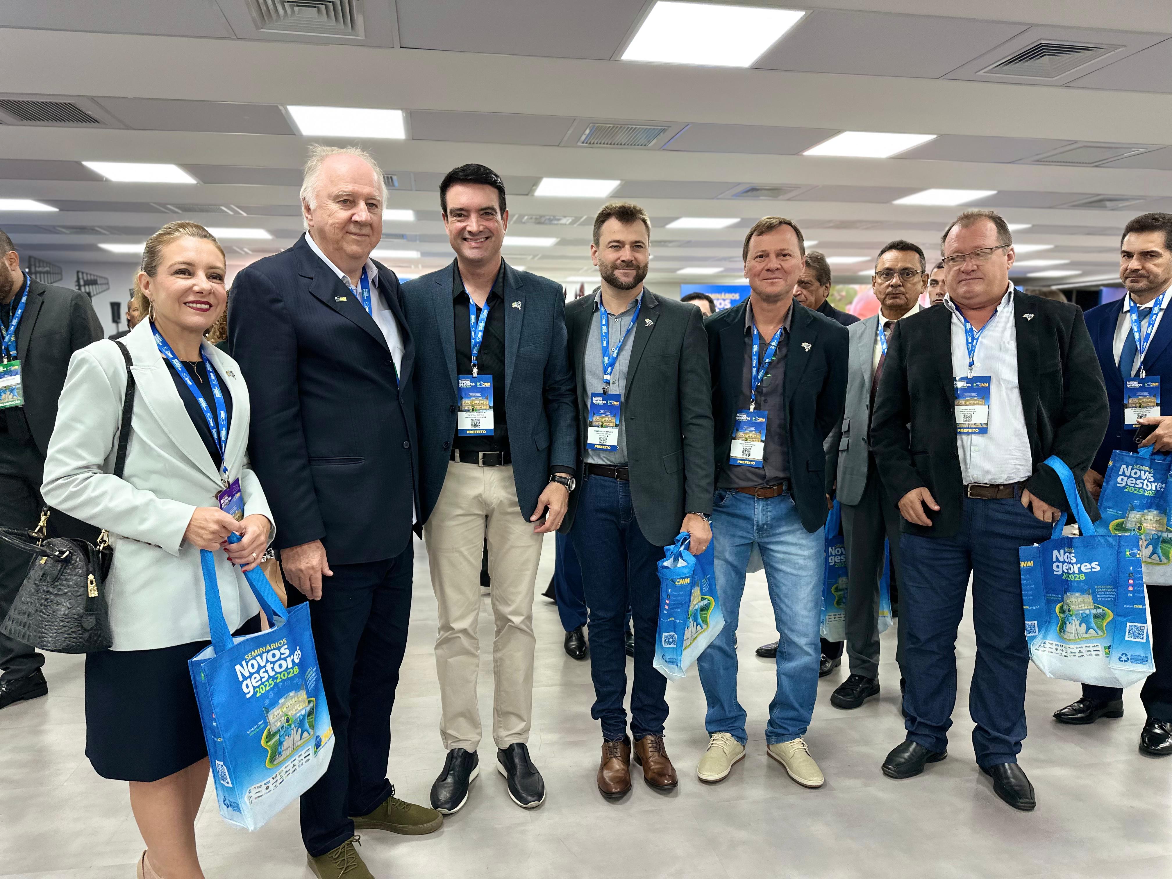 Prefeitos eleitos de MT participam em Brasília de seminário técnico para novos gestores